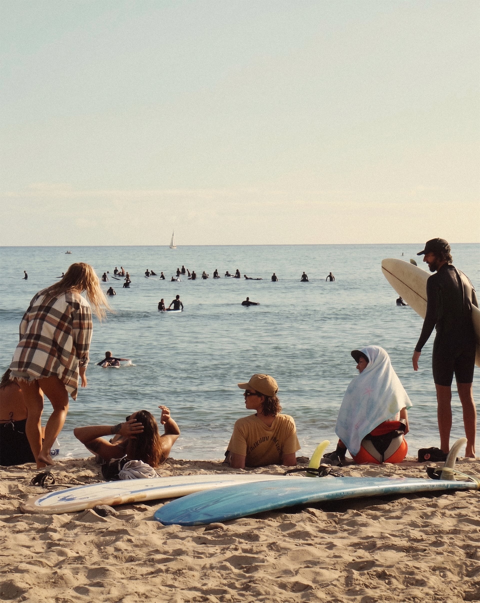 Surfare på strand